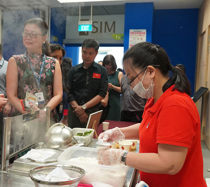 Tutu Kueh Live Station Singapore