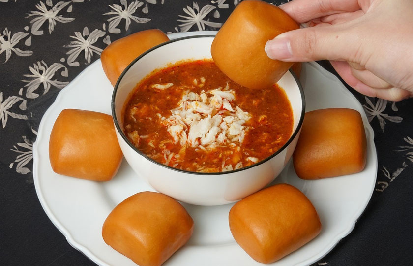 Fried Mantou with Chilli Crab Sauce Station Rental Singapore