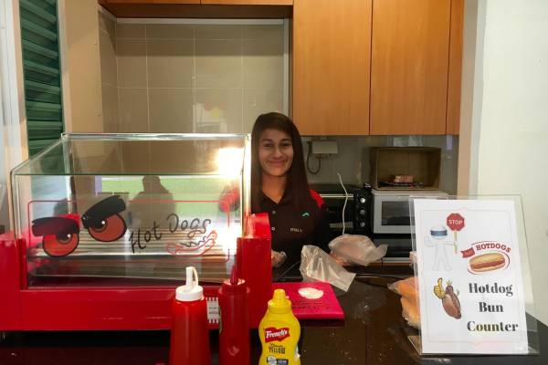 hot-dog-bun-live-station