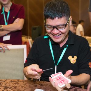 roving-magician-singapore